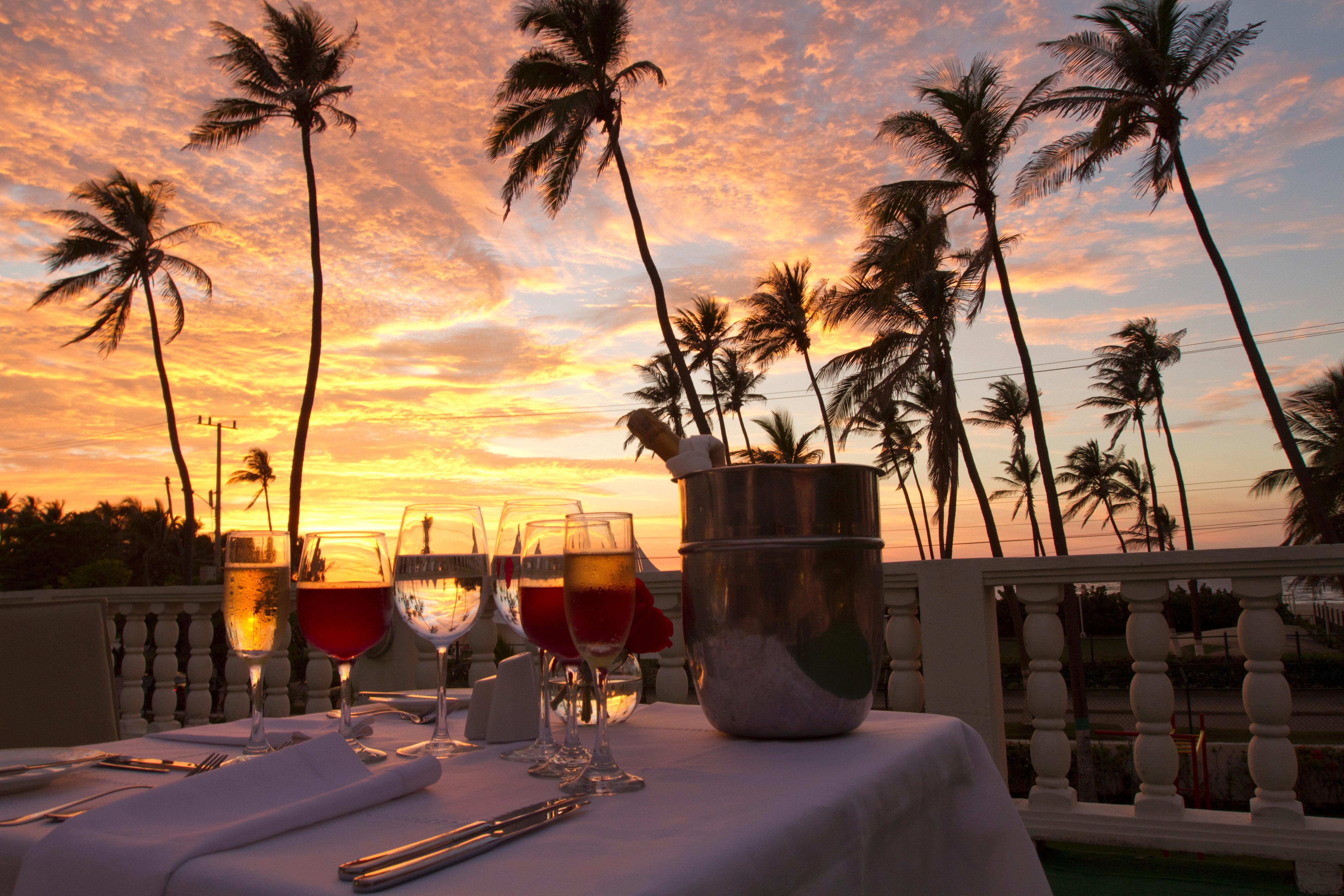 Hotel Caribe By Faranda Grand, A Member Of Radisson Individuals Cartagena Exteriér fotografie Sunset at the Four Seasons Hotel